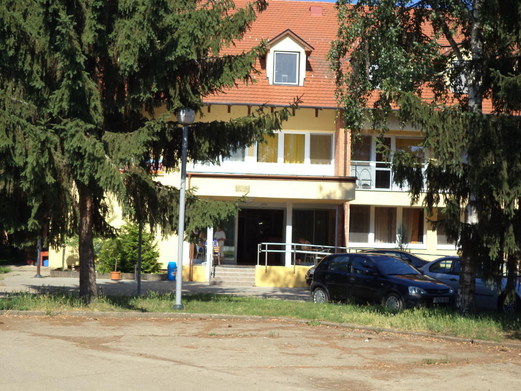 Touring Hotel Berekfurdo Exterior photo